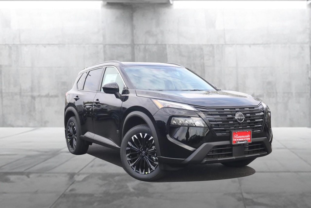 Nissan Rogue Vehicle Image 02