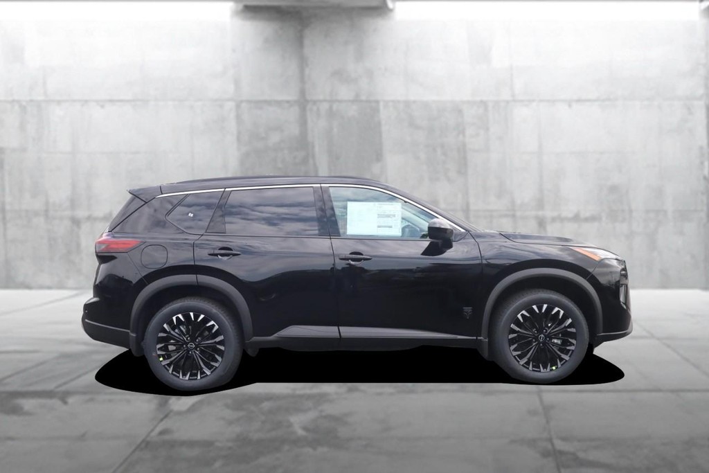 Nissan Rogue Vehicle Image 05