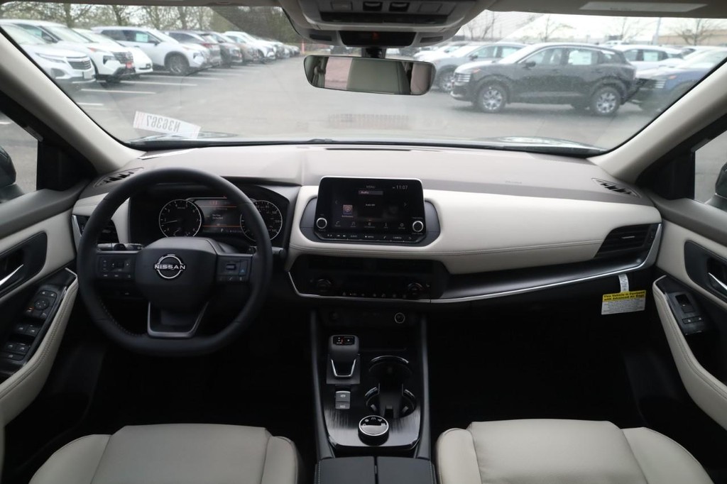 Nissan Rogue Vehicle Image 07