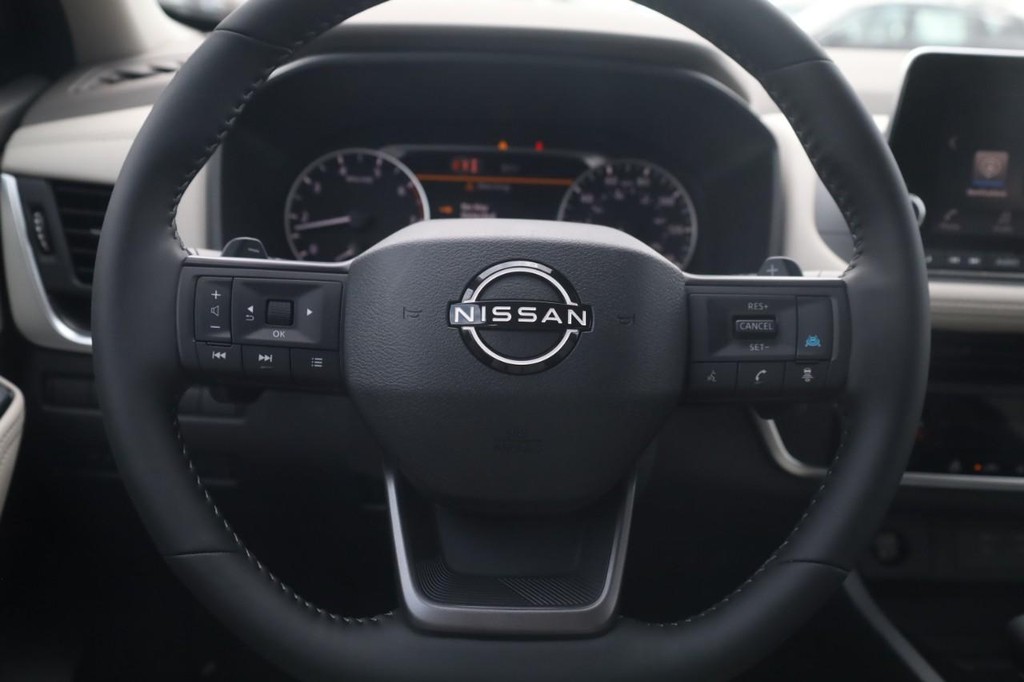 Nissan Rogue Vehicle Image 08