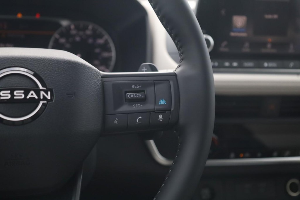 Nissan Rogue Vehicle Image 09
