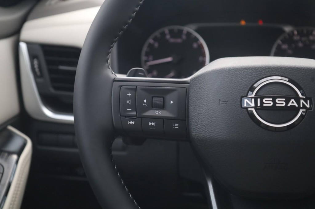 Nissan Rogue Vehicle Image 10