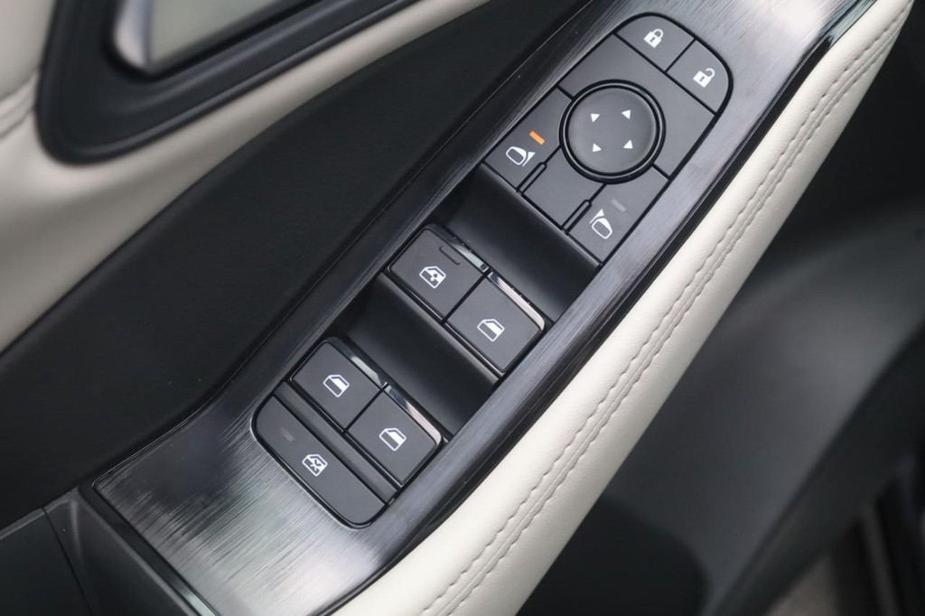 Nissan Rogue Vehicle Image 11