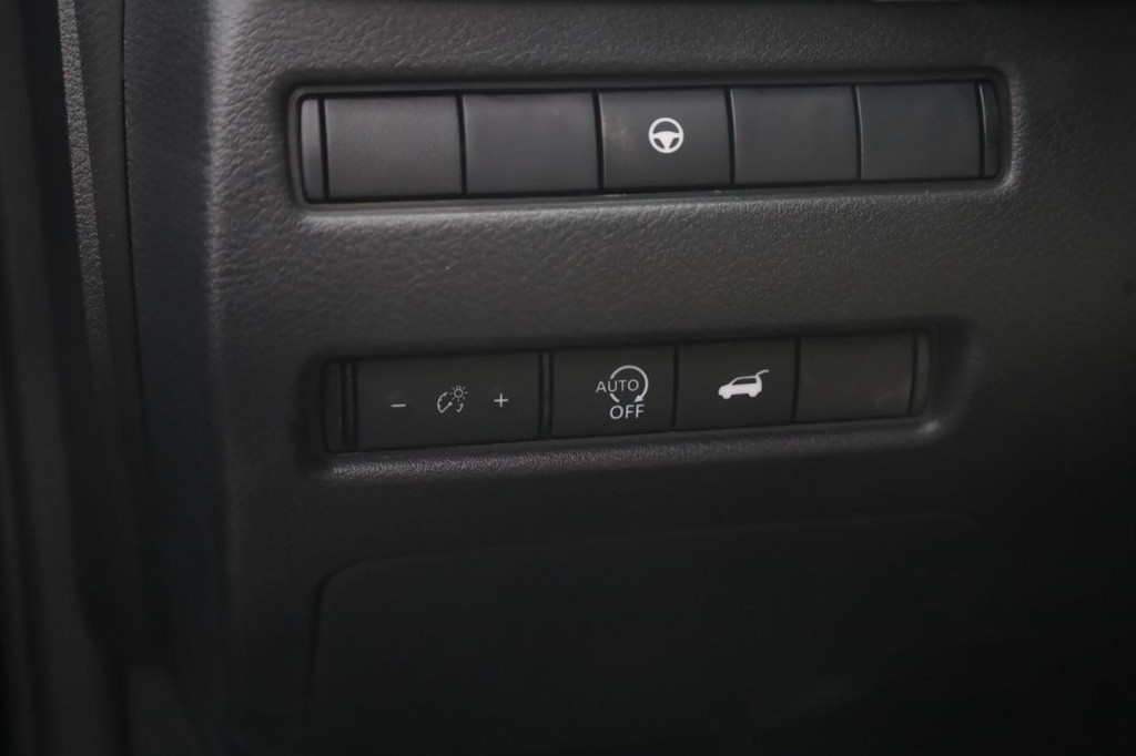 Nissan Rogue Vehicle Image 12