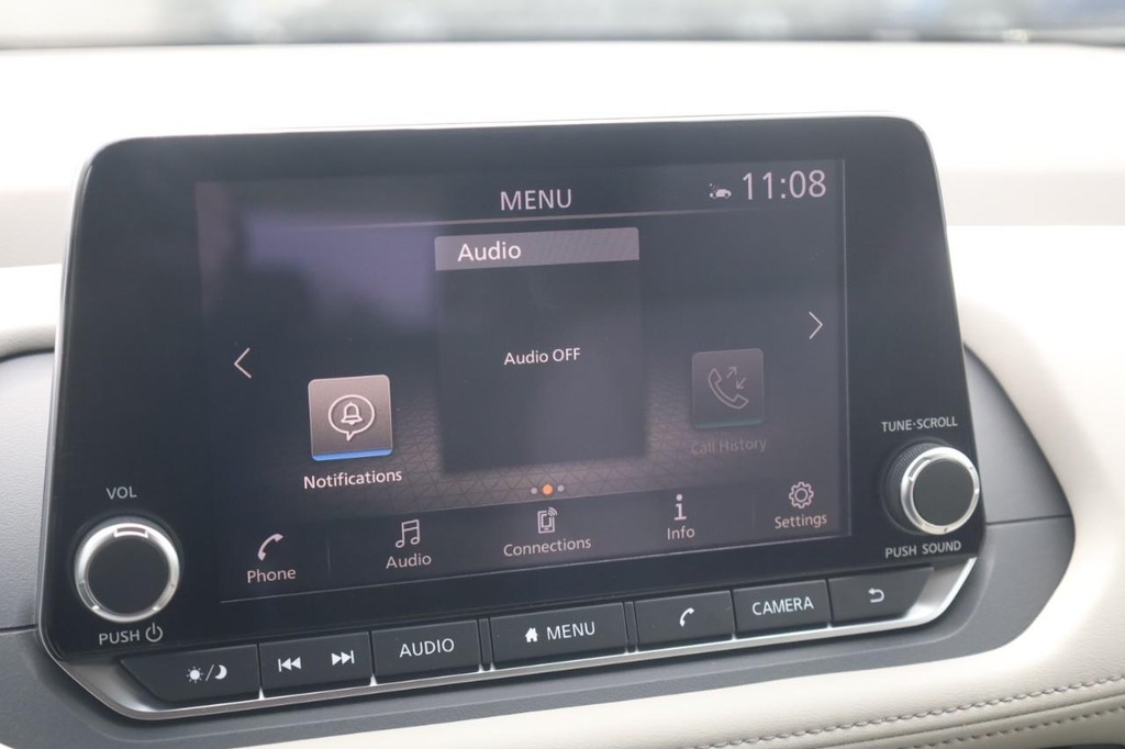 Nissan Rogue Vehicle Image 14
