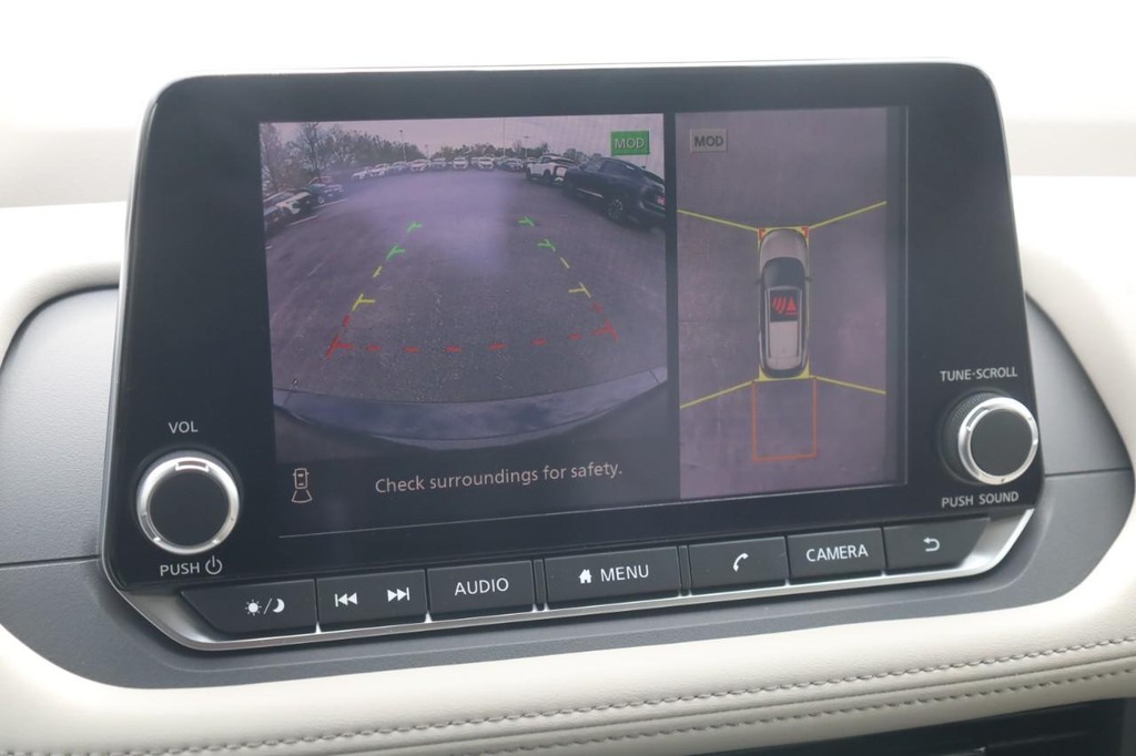 Nissan Rogue Vehicle Image 15