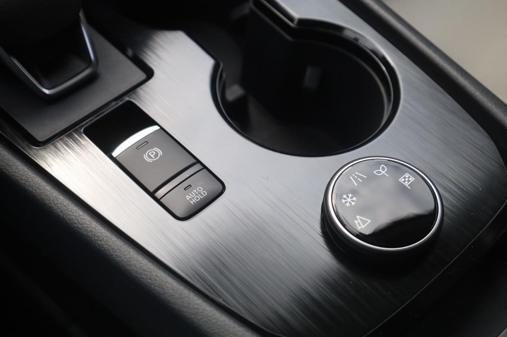 Nissan Rogue Vehicle Image 18