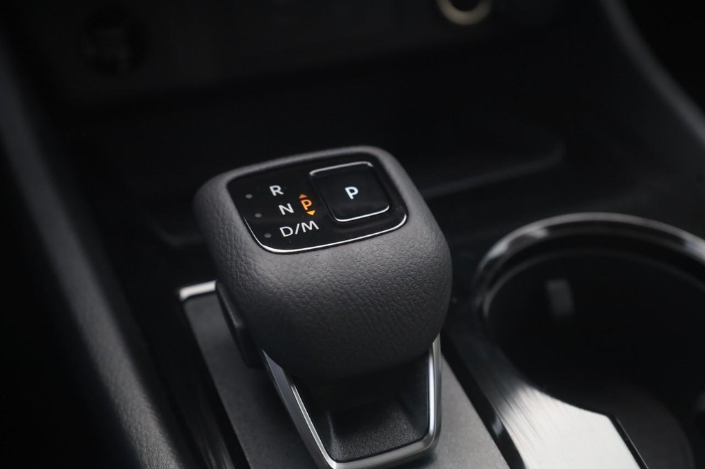 Nissan Rogue Vehicle Image 19