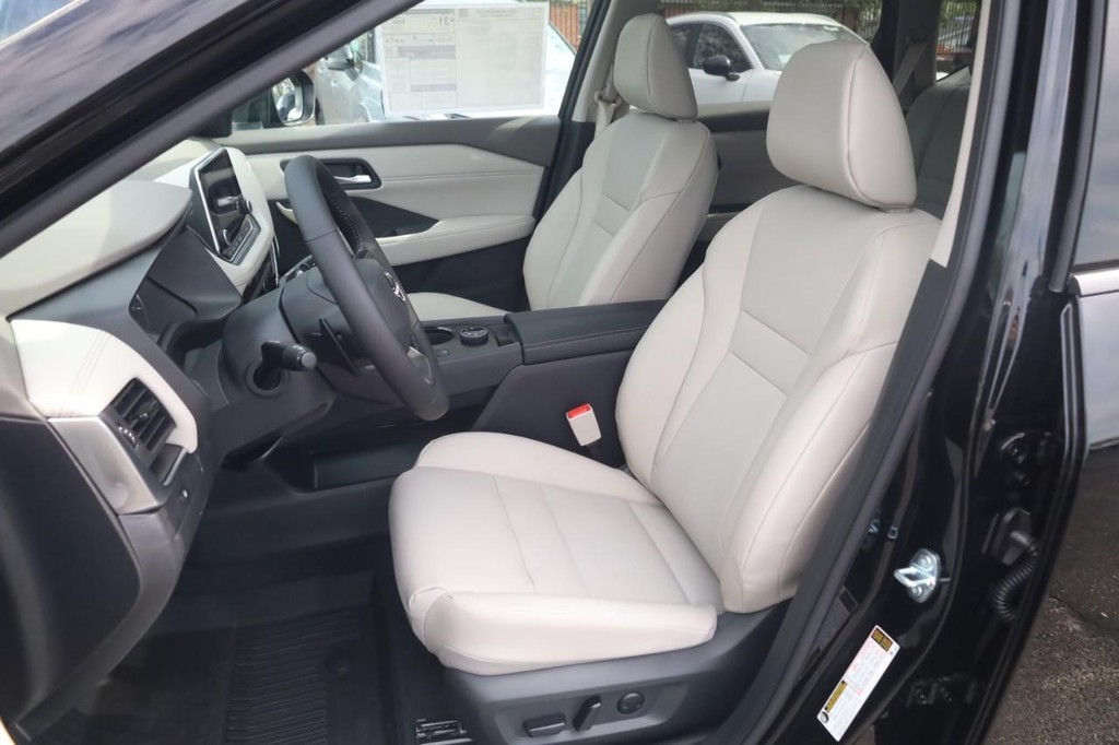 Nissan Rogue Vehicle Image 20