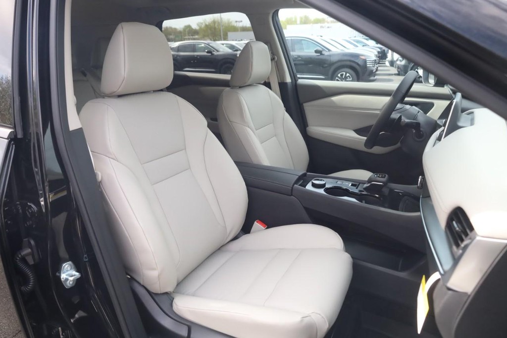 Nissan Rogue Vehicle Image 21
