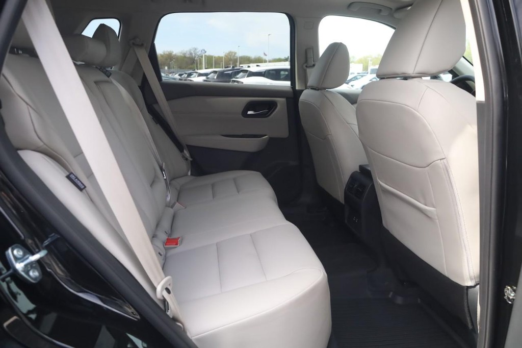 Nissan Rogue Vehicle Image 22