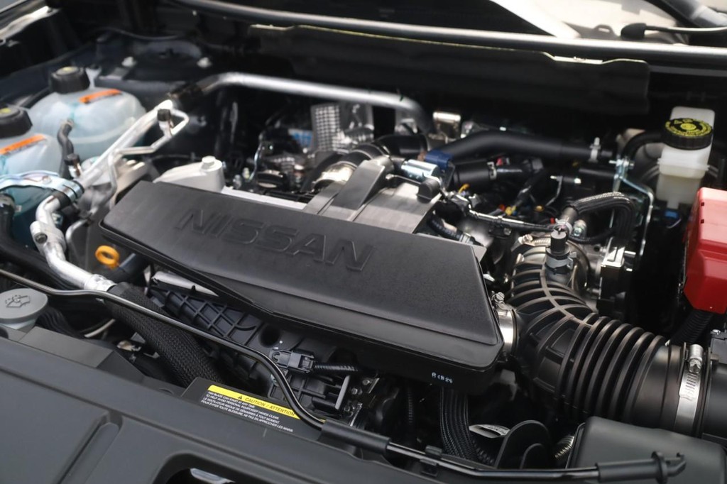 Nissan Rogue Vehicle Image 25