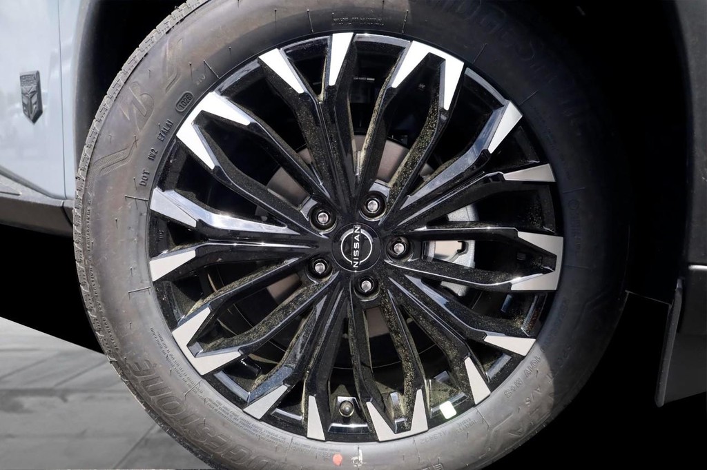 Nissan Rogue Vehicle Image 03