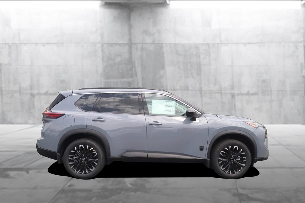 Nissan Rogue Vehicle Image 05