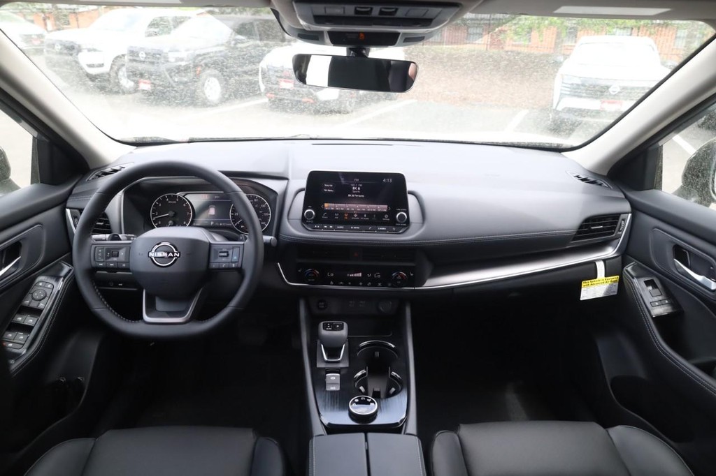 Nissan Rogue Vehicle Image 07