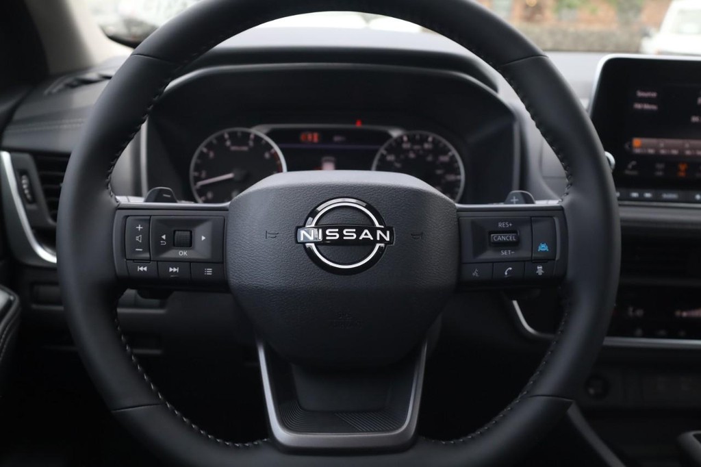 Nissan Rogue Vehicle Image 08