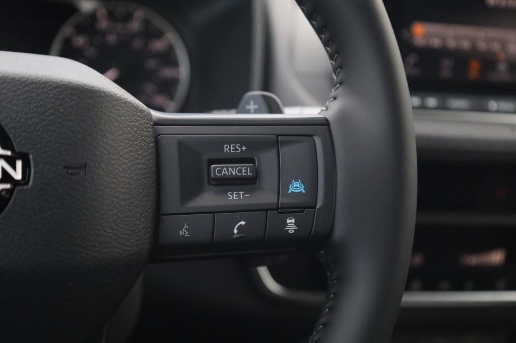 Nissan Rogue Vehicle Image 09