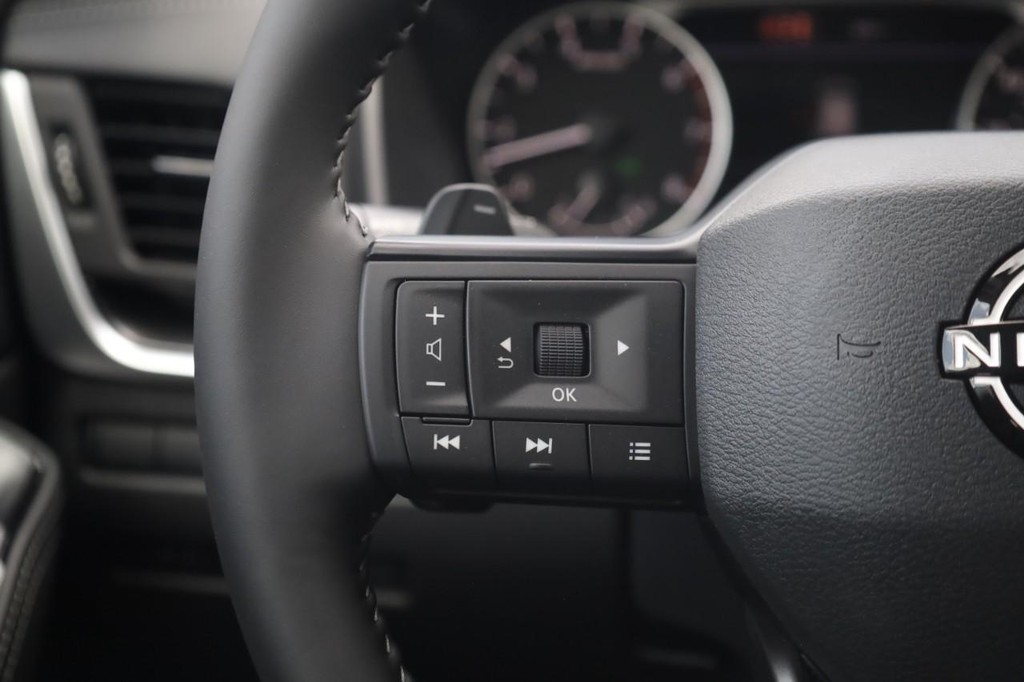 Nissan Rogue Vehicle Image 10