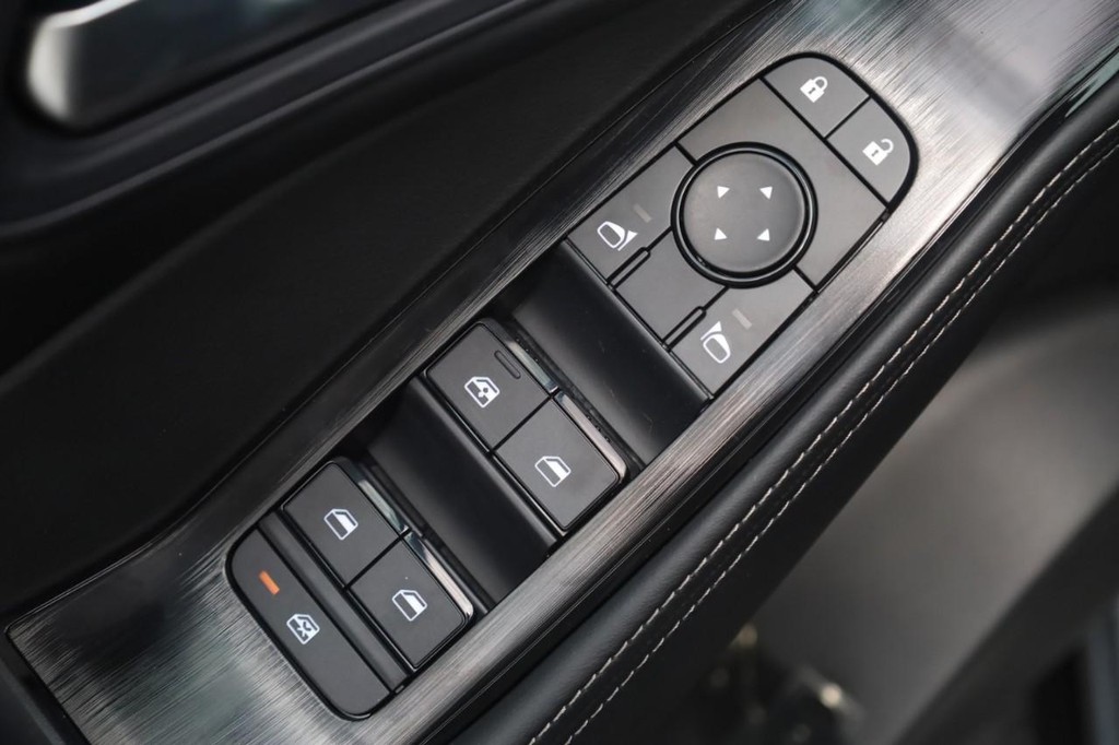 Nissan Rogue Vehicle Image 11