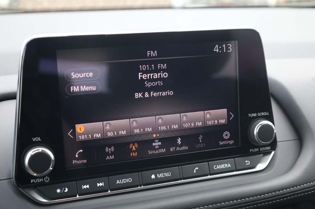Nissan Rogue Vehicle Image 14