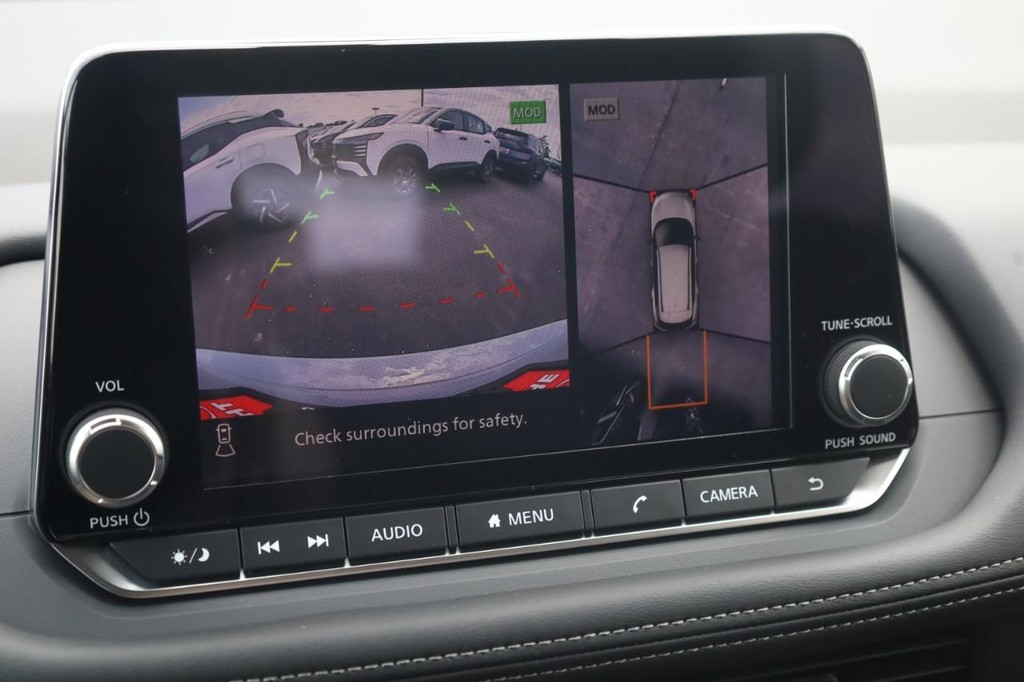 Nissan Rogue Vehicle Image 15