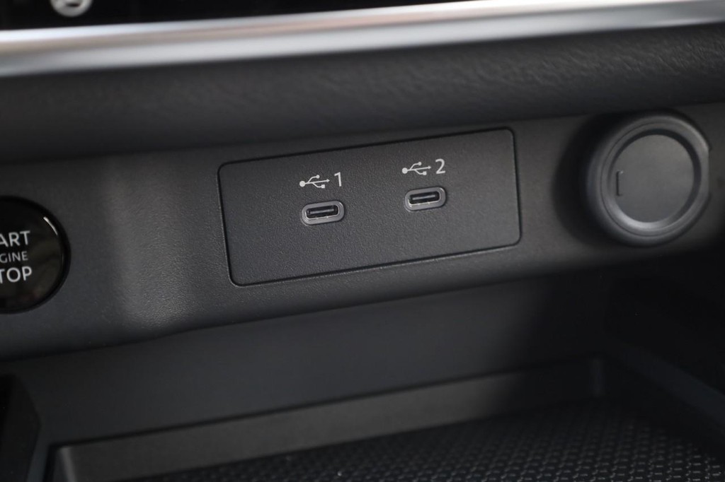 Nissan Rogue Vehicle Image 17