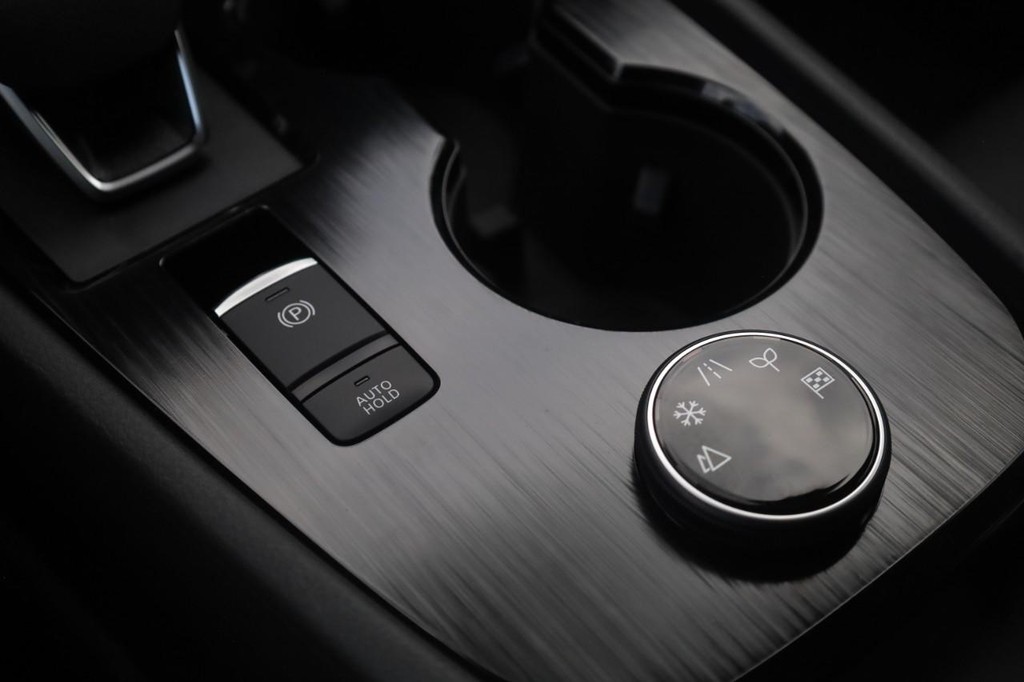 Nissan Rogue Vehicle Image 18