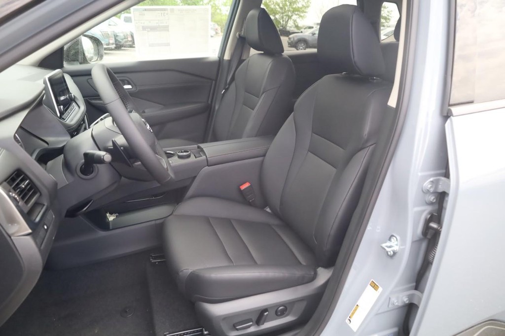 Nissan Rogue Vehicle Image 20