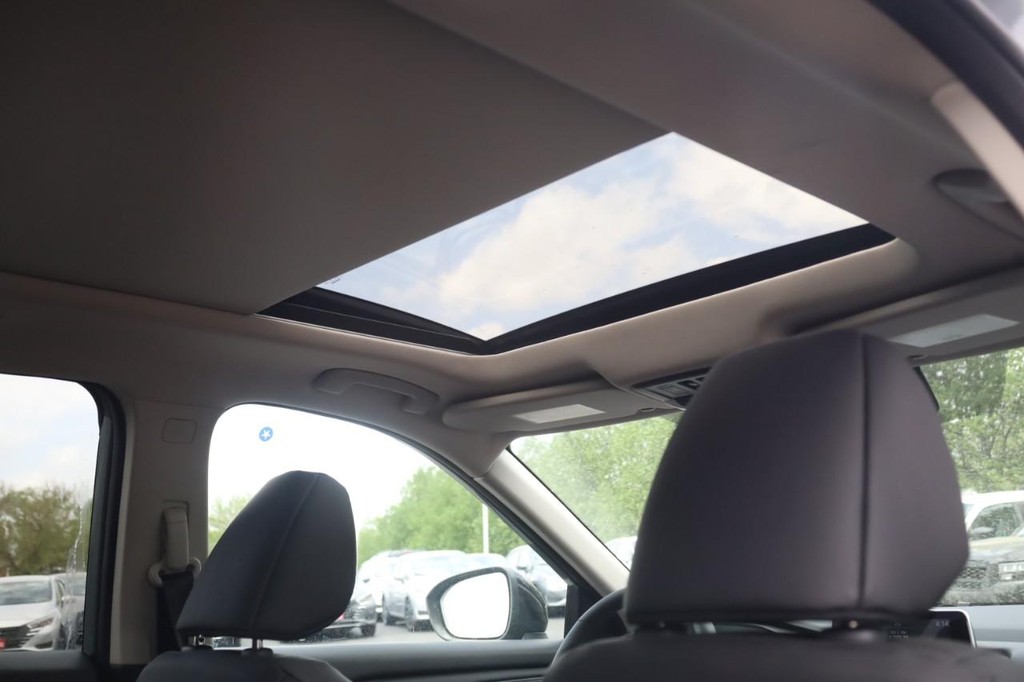 Nissan Rogue Vehicle Image 23
