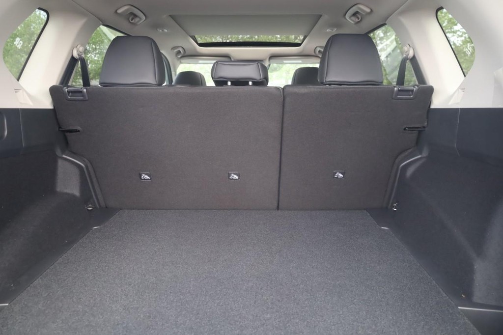 Nissan Rogue Vehicle Image 24