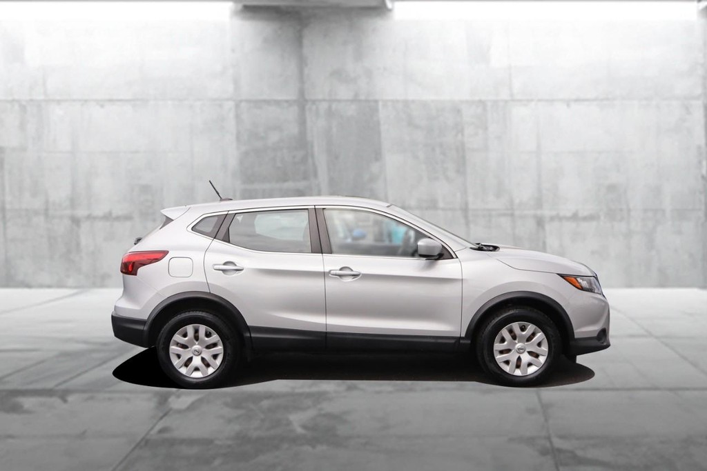 Nissan Rogue Sport Vehicle Image 05