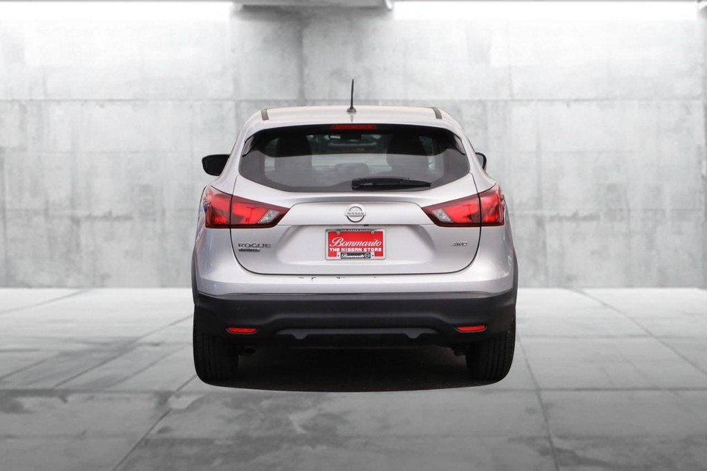 Nissan Rogue Sport Vehicle Image 06