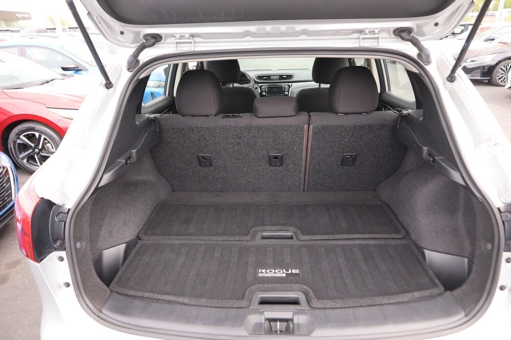 Nissan Rogue Sport Vehicle Image 07