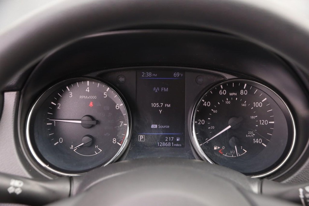 Nissan Rogue Sport Vehicle Image 13
