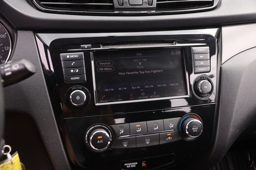 Nissan Rogue Sport Vehicle Image 14