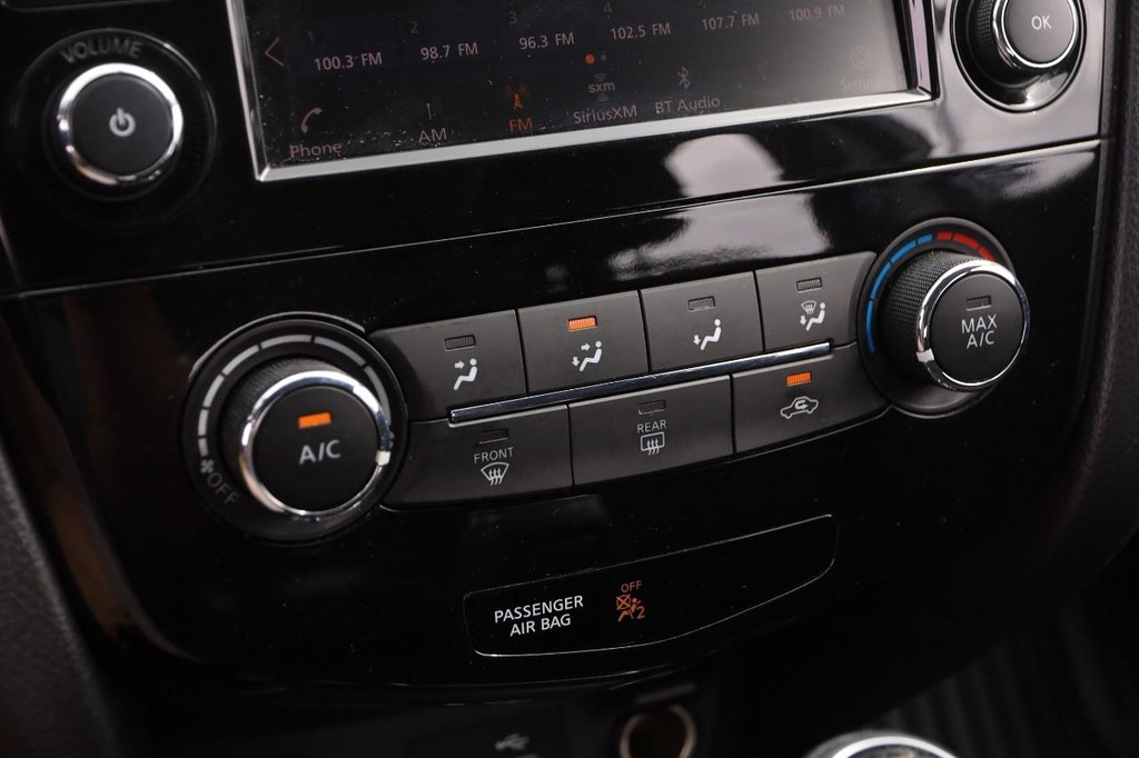Nissan Rogue Sport Vehicle Image 17