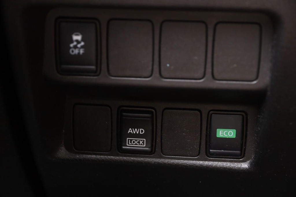 Nissan Rogue Sport Vehicle Image 18