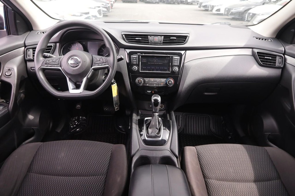 Nissan Rogue Sport Vehicle Image 19
