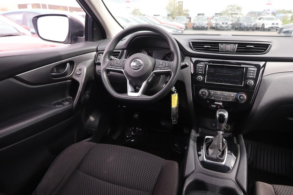 Nissan Rogue Sport Vehicle Image 20