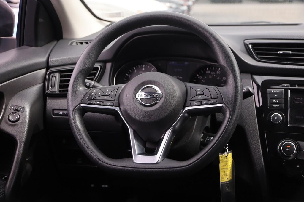 Nissan Rogue Sport Vehicle Image 21