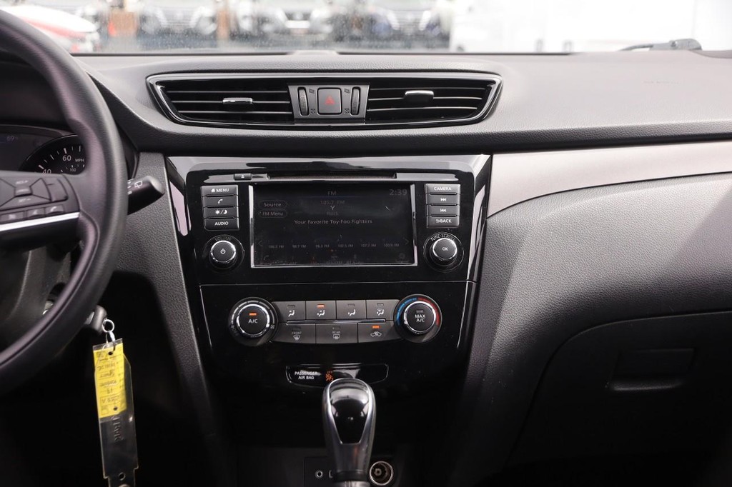 Nissan Rogue Sport Vehicle Image 22