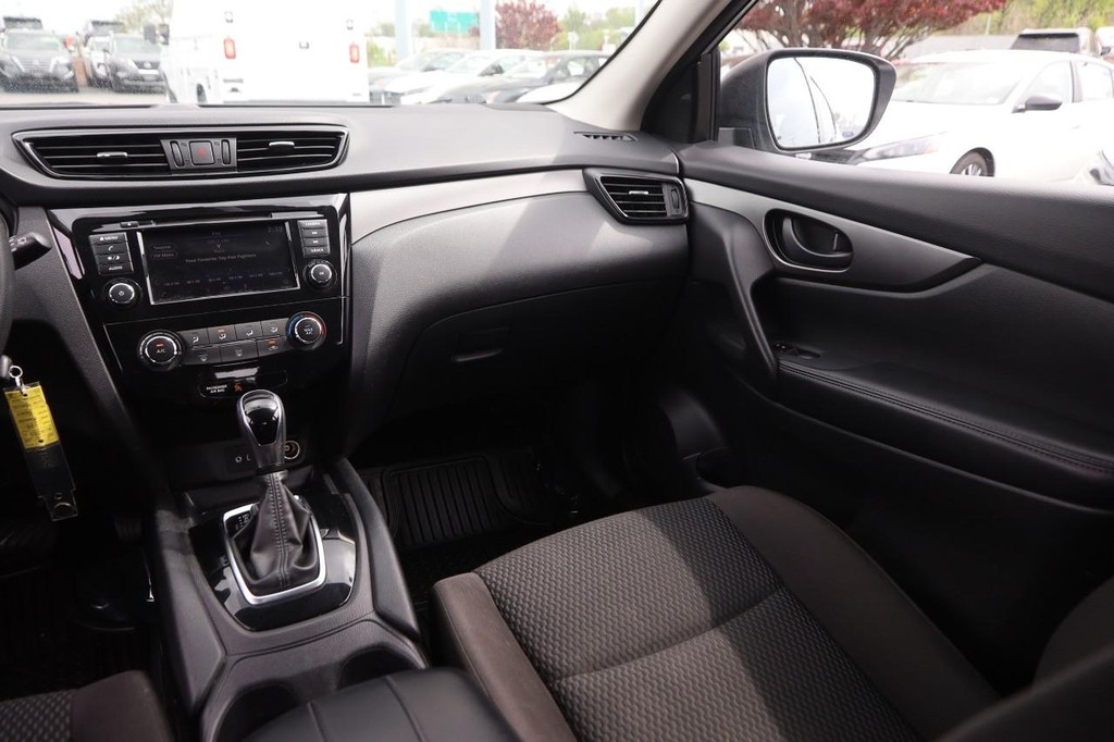 Nissan Rogue Sport Vehicle Image 23