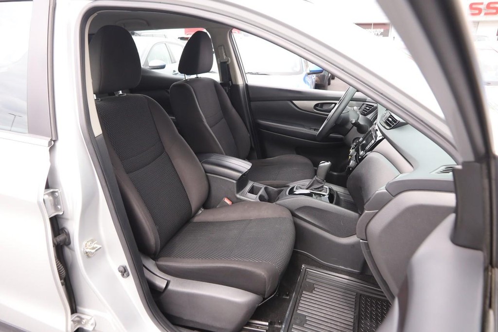 Nissan Rogue Sport Vehicle Image 24