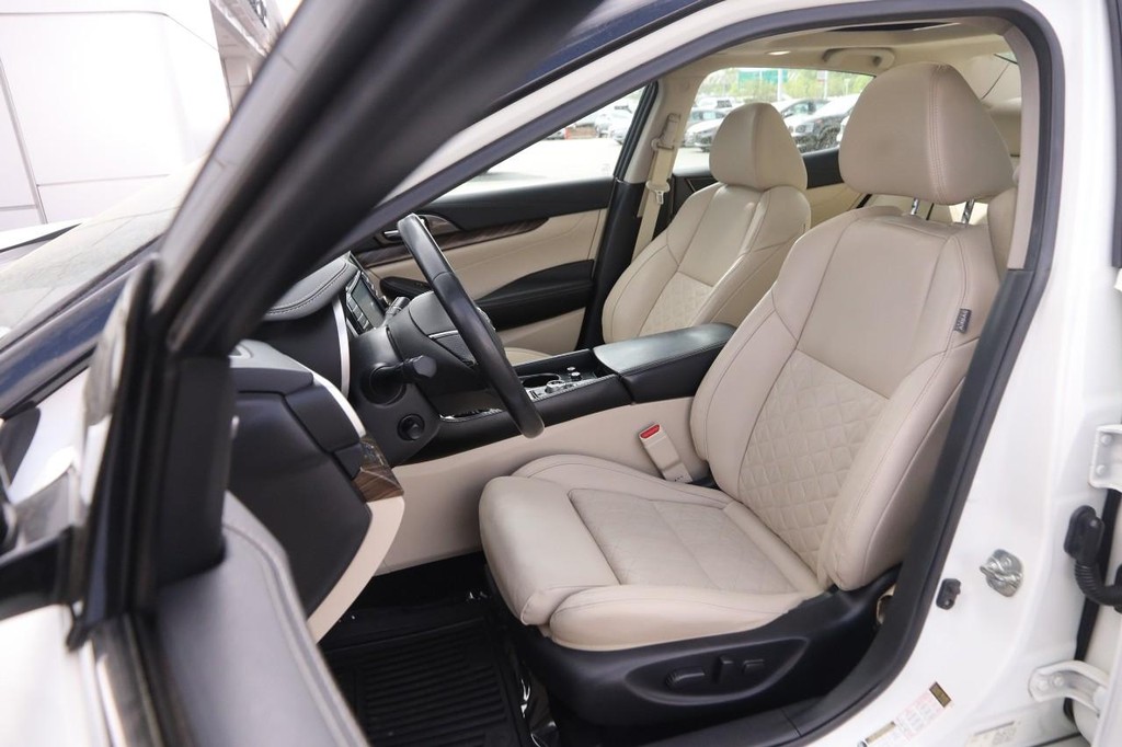 Nissan Maxima Vehicle Image 09