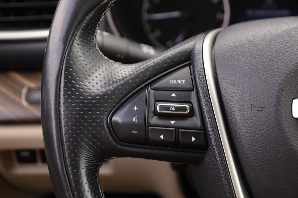 Nissan Maxima Vehicle Image 12