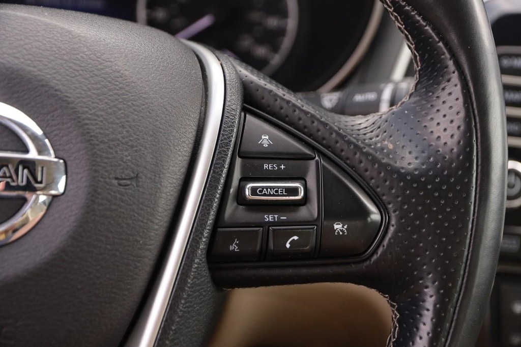 Nissan Maxima Vehicle Image 13