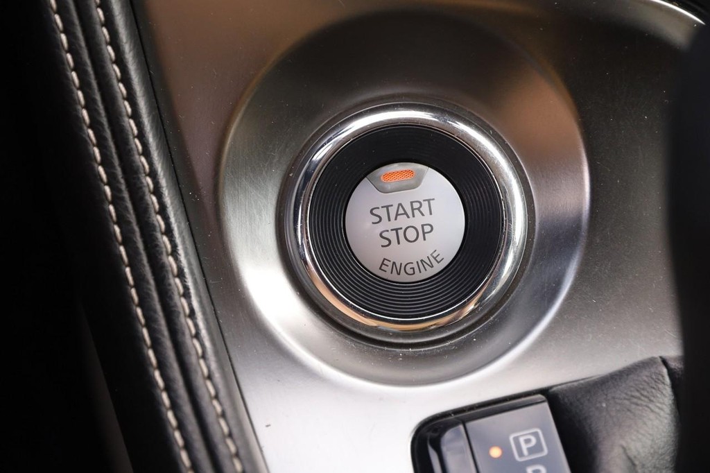 Nissan Maxima Vehicle Image 15
