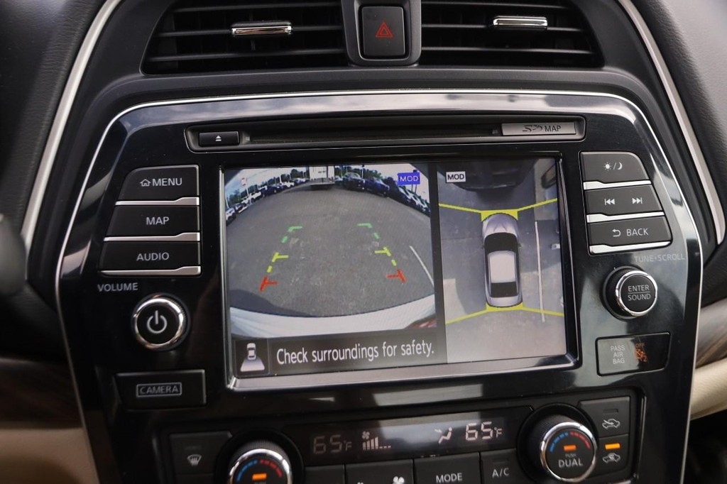 Nissan Maxima Vehicle Image 17