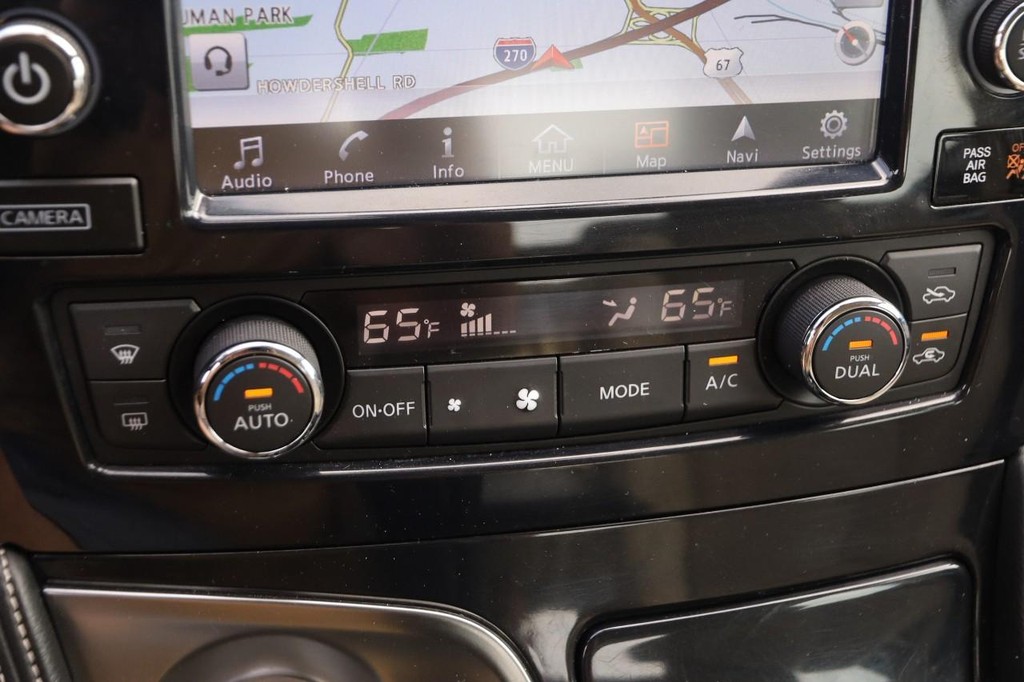 Nissan Maxima Vehicle Image 18