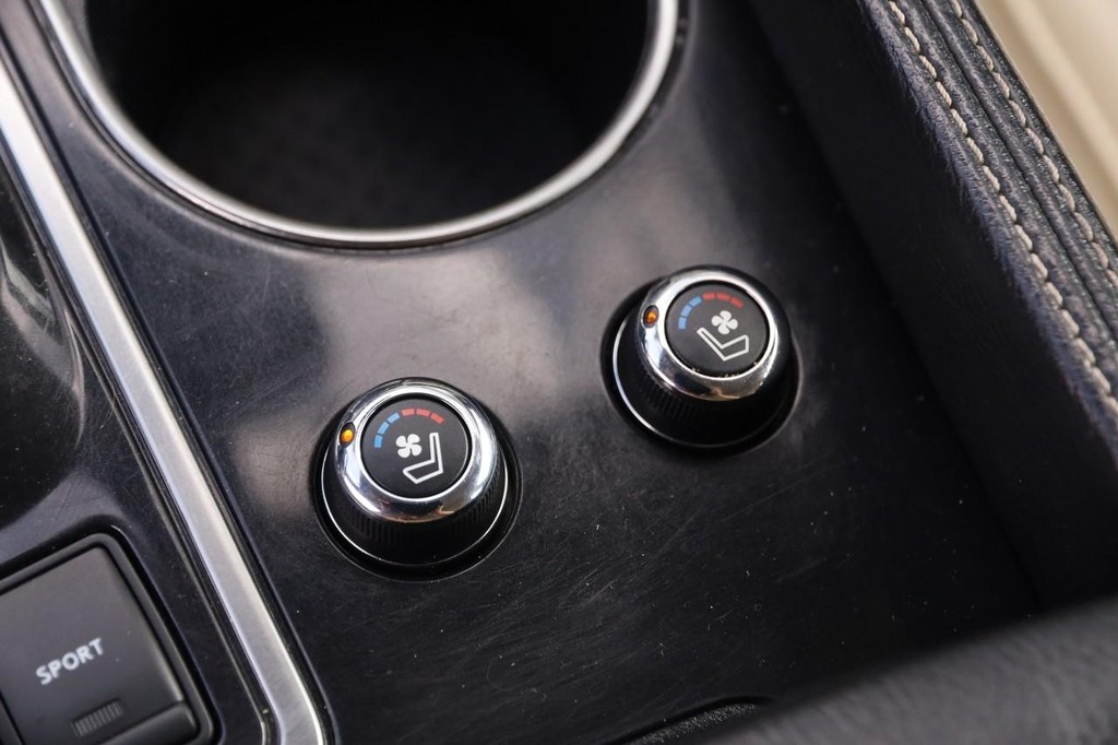 Nissan Maxima Vehicle Image 20